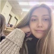 Profesora de Lengua Castellana y Literatura apta para todas las edades.